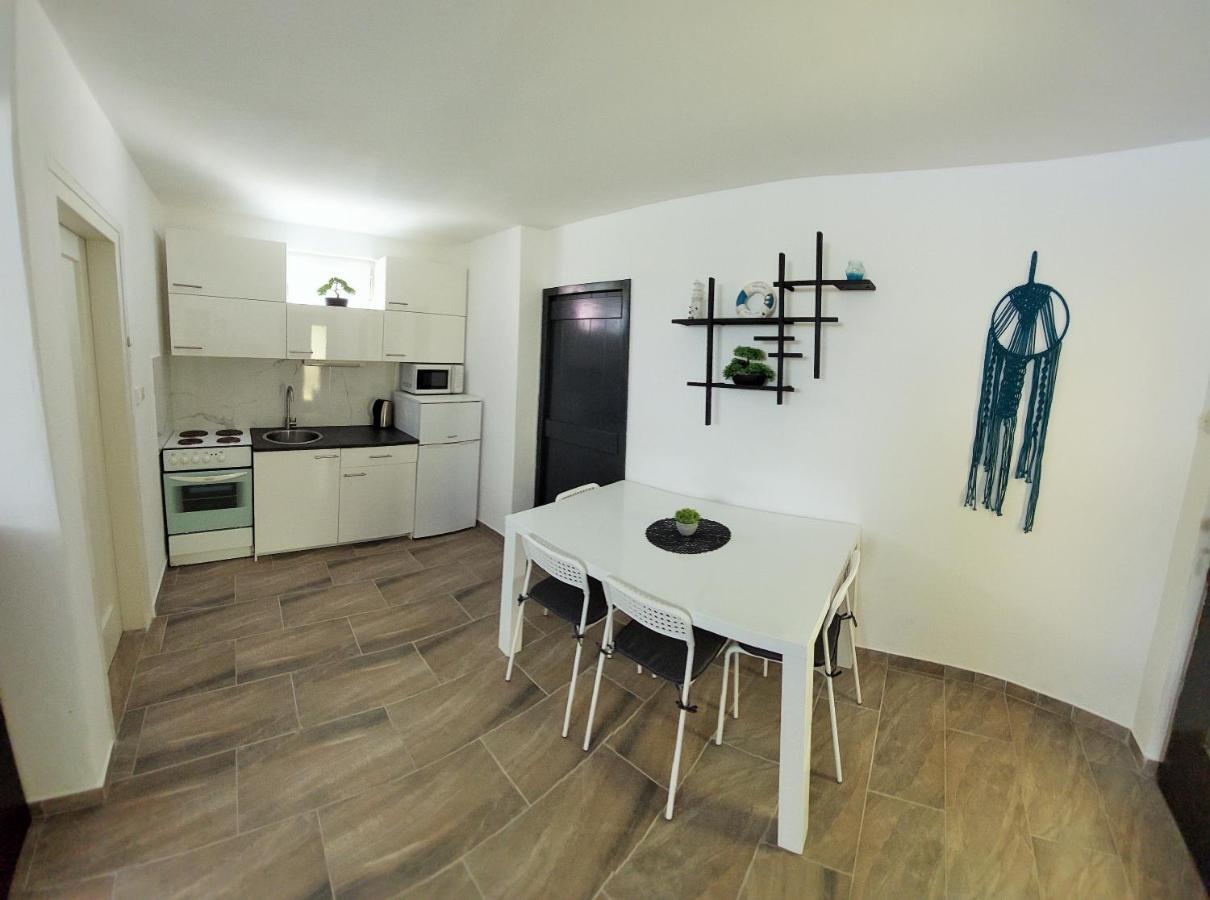 Apartments Maltasic Vir Exterior foto